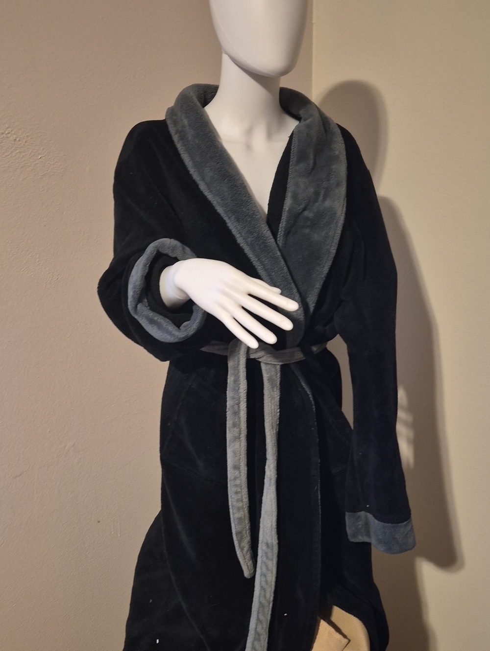 Navy Blue Plush Robe with Gray Trim 2 Pockets Size XL